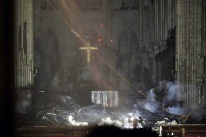 Parigi - Notre-Dame dopo l'incendio