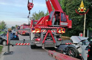 Padova - L'incidente in cui è rimasta coinvolta l'autogru dei vigili del fuoco