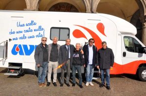 Viterbo - L'autoemoteca Avis a piazza del Plebiscito