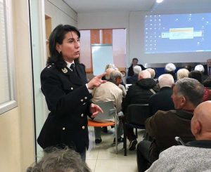 Daniela Napoli dialoga con i pensionati