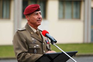 Viterbo - La cerimonia di consegna dello spadino agli allievi marescialli del 21esimo corso Esempio