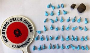 Viterbo - Le dosi di droga sequestrate dai carabinieri