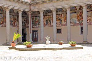 Viterbo - Il chiostro del convento della Trinità