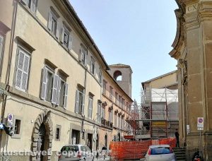 Viterbo - Il palazzo in via La Fontaine