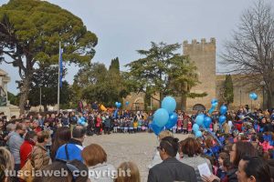 Tarquinia - Giornata sull’autismo - Flash mob dell’Ic “Ettore Sacconi” 