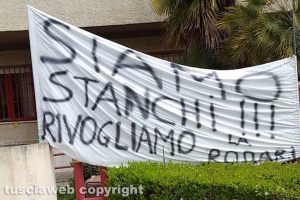 I bambini di Civita Castellana rivolgono la scuola Gianni Rodari