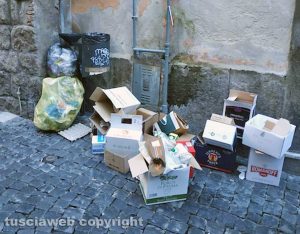 Viterbo - Rifiuti in via San Lorenzo