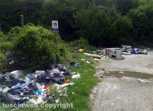Viterbo - Degrado in strada Cimina al bivio per Fiescole