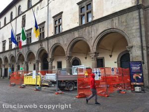 Viterbo - Il cantiere a Palazzo dei Priori