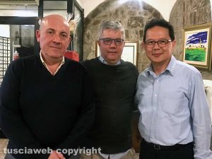 L'ambasciatore della Repubblica delle Filippine Nolasco con il prefetto Bruno e il proprietario del Labirinto Giovanni Uselli