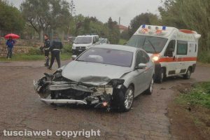 Viterbo - Scontro tra auto in strada Ponte del Diavolo, due feriti gravi.