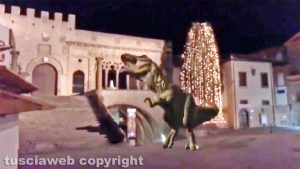 Viterbo - Un dinosauro a palazzo dei papi