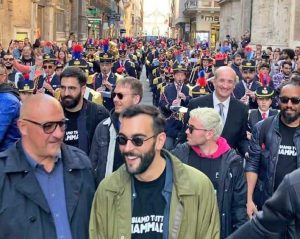 Roma - Piazza del Popolo - Il flashmob di Marco Mengoni e la banda A. Cantiani di Ronciglione