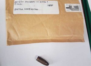 Torino - Busta con proiettile per Chiara Appendino