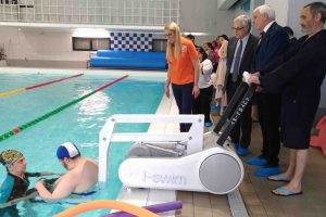 Viterbo - Il sollevatore per disabili in piscina