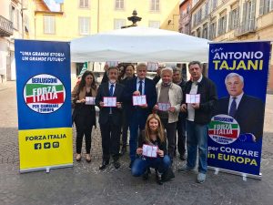 Viterbo - Forza Italia in piazza per Tajani