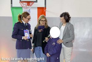 Viterbo - Consegna del diario scolastico della polizia