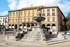 Viterbo - La fontana di Piazza della Rocca