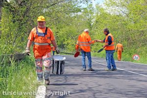 Viterbo - Operai al lavoro