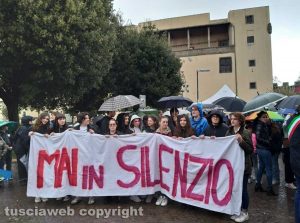 Viterbo - La manifestazione "Mai in silenzio"