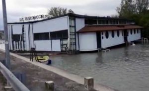 Mantova - Ristorante finisce nel fiume Mincio