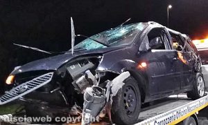Viterbo - Auto sbanda e capotta