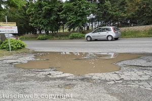 Viterbo - La buca tra la Cassia nord e via Della Chimica