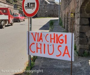 Viterbo - Il cartello in via Chigi
