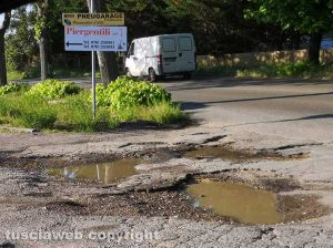Viterbo - La strada dissestata al Poggino