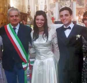 Giovanni Arena con la coppia di sposi americani