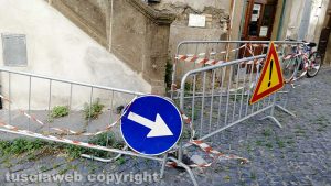 Viterbo - La buca in piazza Dante