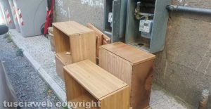 Viterbo - Mobili abbandonati in viale Bruno Buozzi