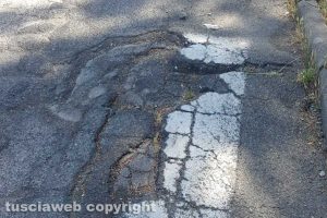 Viterbo - Il manto stradale in via Tuscia