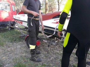 La moto d'acqua dei vigili del fuoco al lago di Vico