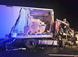 Attigliano - Scontro fra tir sulla A1