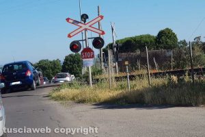 Viterbo - Code al passaggio al livello di Bagnaia