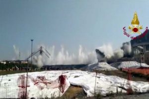 Genova - Demolito il ponte Morandi