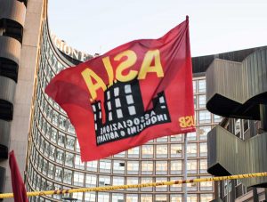 Roma - L'Asia davanti agli uffici della regione
