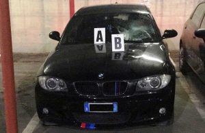 L'auto sequestrata dai carabinieri di Civitavecchia