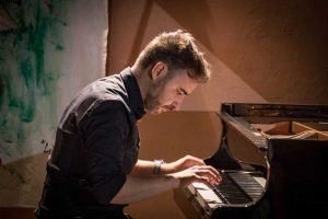 Il pianista Alberto Lodoletti