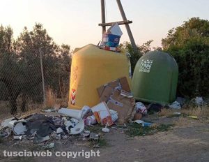 Viterbo - Raccolta rifiuti in strada Montigliano
