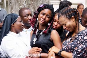 Viterbo - I funerali - Joshua Chibueze Anyanwu - I familiari di Joshua