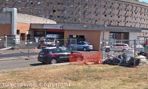 Carabinieri e polizia al pronto soccorso di Belcolle (Immagine di repertorio)