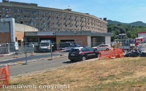 Carabinieri e polizia al pronto soccorso di Belcolle
