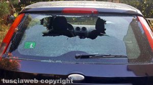Viterbo - Le auto danneggiate in via Monte Pizzo