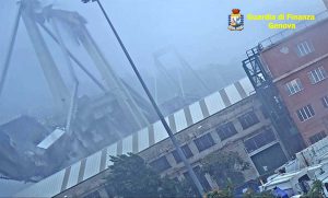 Genova - Ponte Morandi - Le immagini del crollo
