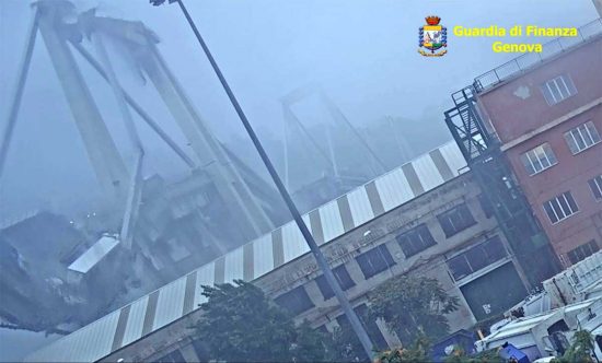 Genova - Ponte Morandi - Le immagini del crollo