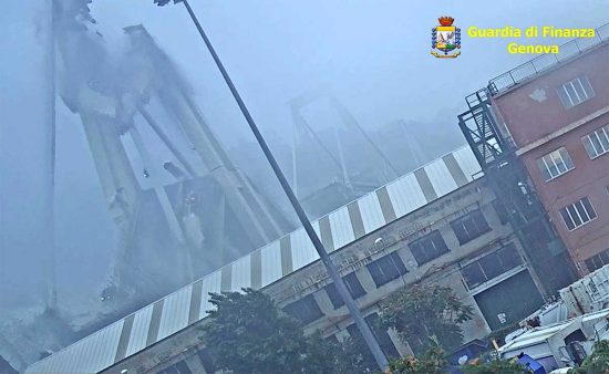 Genova - Ponte Morandi - Le immagini del crollo