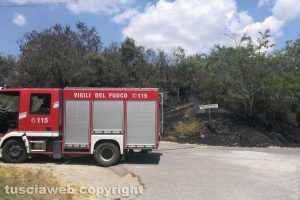 Viterbo - Incendio in strada Acquabianca