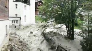 Svizzera - Ghiacciaio si scioglie e inonda il paese di Zermatt